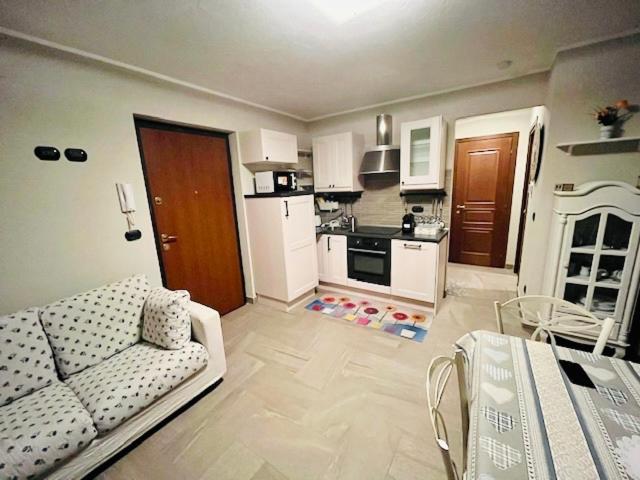 Incantevole Appartamento Con Giardino - Garage Privato E Free Wifi Улькс Экстерьер фото